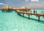 Hotelový komplex u pobřeží  Bora Bora